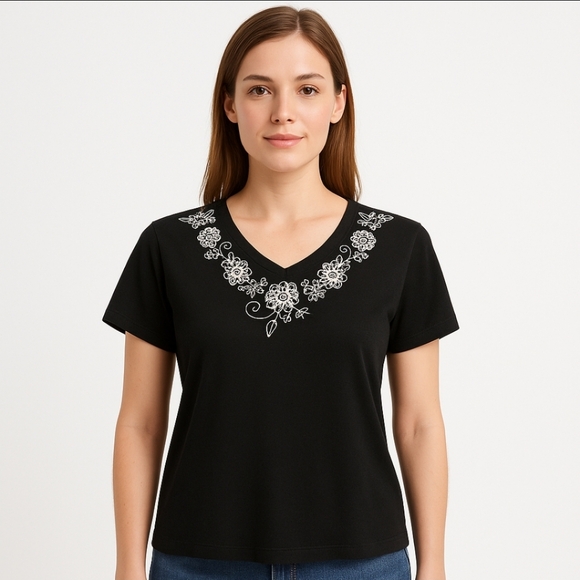 Allison Daley Tops - Allison Daley Black white Floral Embellished Top Size Lg